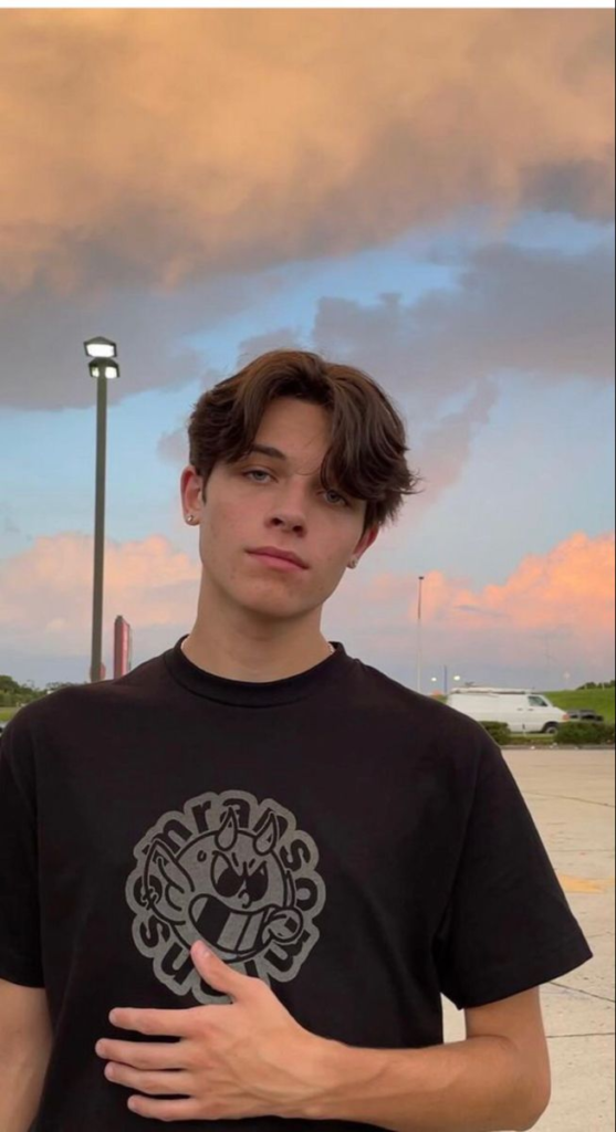 How tall is Matt Sturniolo(Triplets) | Biography, Age, Height, Education, Relationship, Net Worth (2023), Family, Wiki, & More